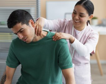 How Physiotherapy Helps Reduce Shoulder Pain and Improve Mobility